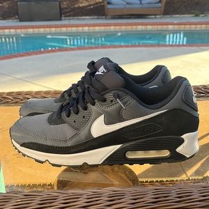 black and white nike air max 90’s